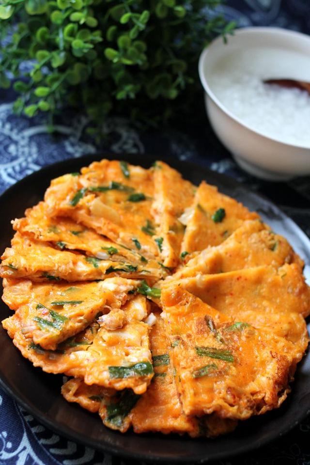 泡菜太酸了做成泡菜海鲜饼就比较好吃啦!