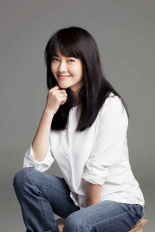 而现如今41岁的左小青,和丈夫已经走过了将近10年的婚姻生活,在其近期