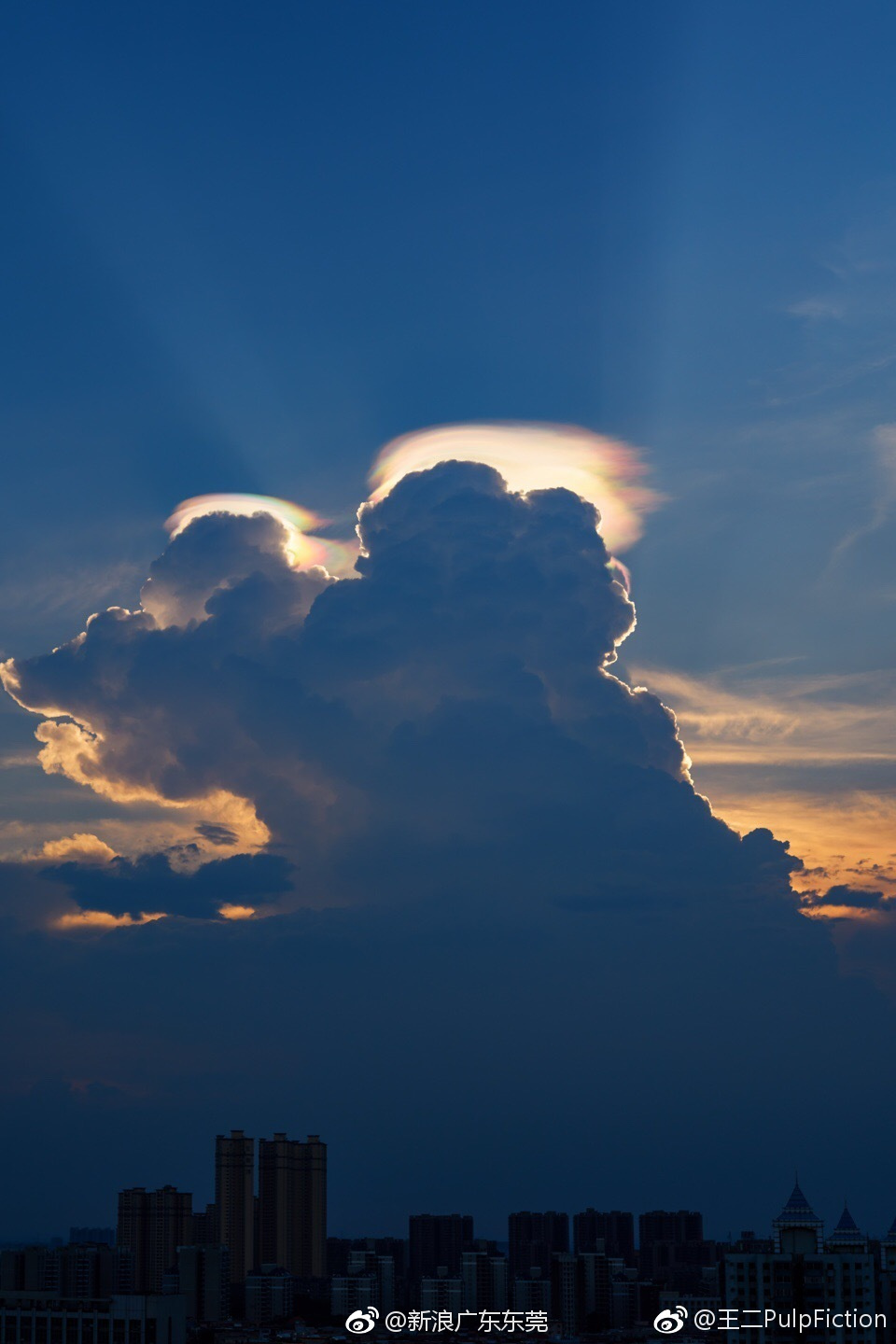 小仙女 你的盖世英雄脚踏七彩祥云来娶你了[坏笑]