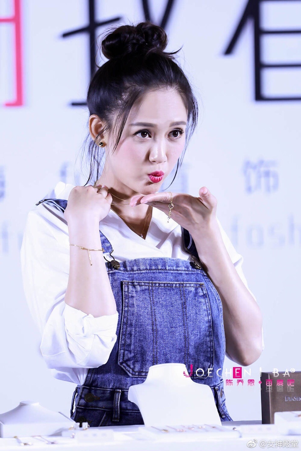 可爱九连拍,化身呆萌少女._新浪看点