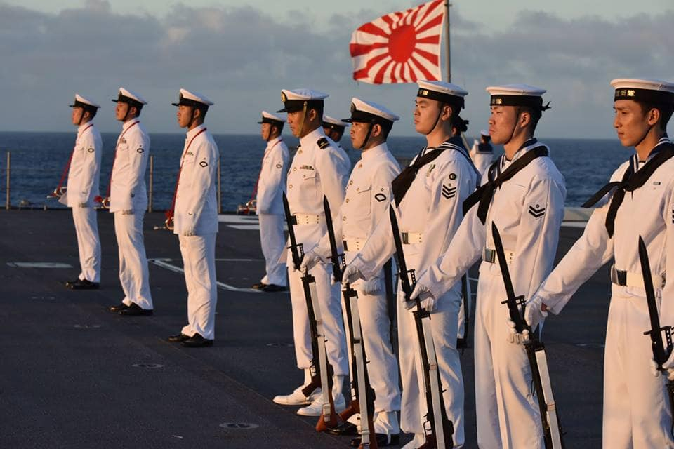 日本海上自卫队与美国海军的联合演练.根据日本《朝日新闻》的报道