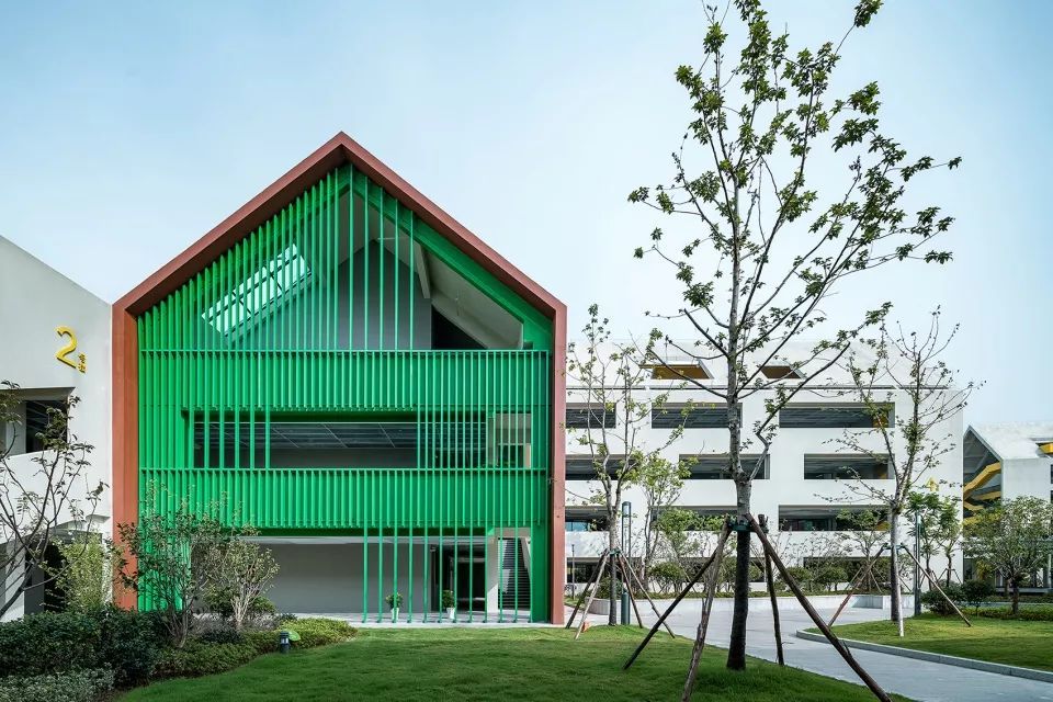 幼儿园建屋顶 北京现漂浮幼儿园,网友:熊孩子可"上房揭瓦" 了