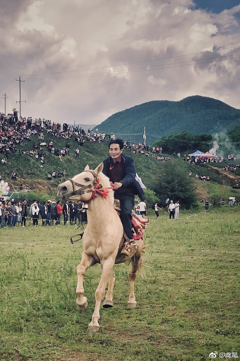 策马扬鞭,这才是跑马的汉子!泸沽湖转山节赛马会