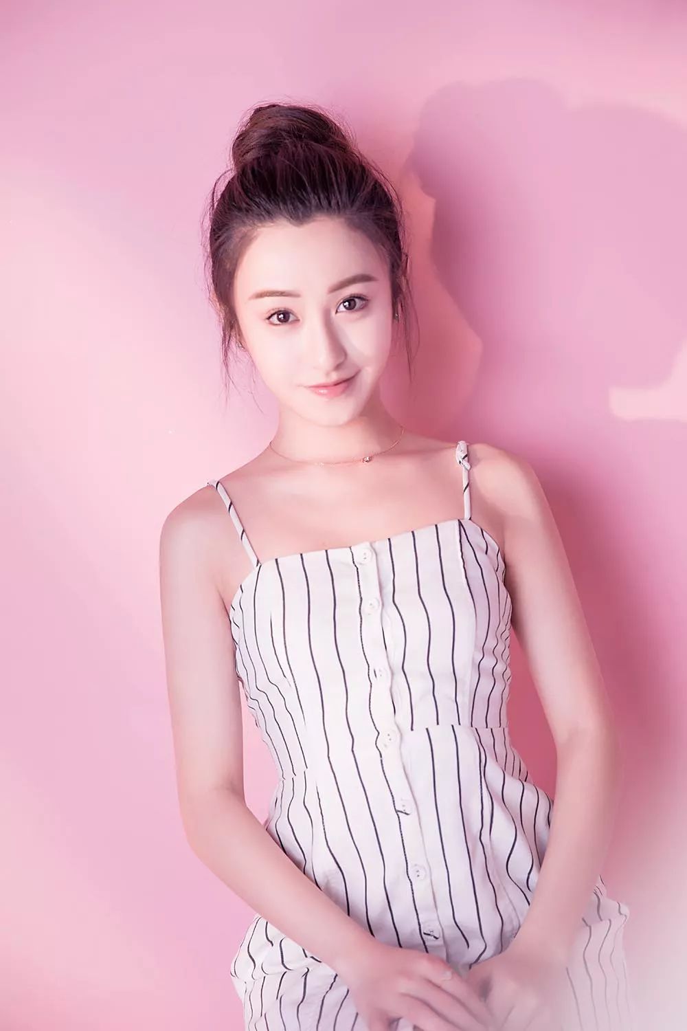 朱圣祎《站在你的角度看我》热拍 戏内认真戏外鬼马