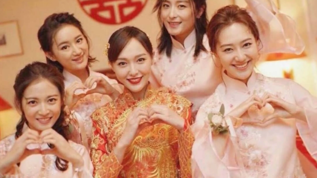 唐嫣罗晋婚礼现场照曝光 两人深情亲吻甜蜜十