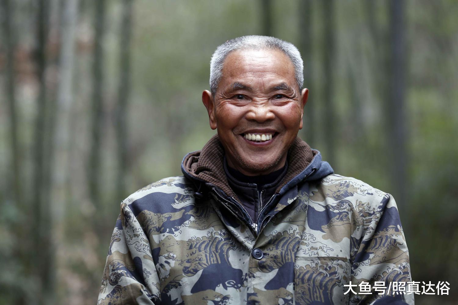 憨厚可爱的李父,一生与人无争,敦伦尽份.