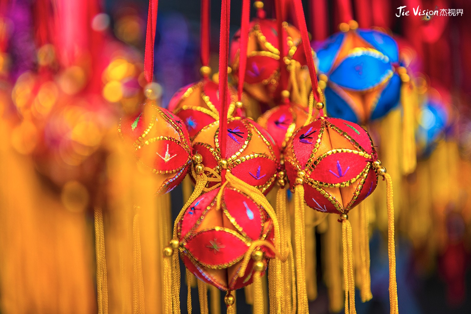 在广西有姑娘给你绣球 想好了再接!一个绣球的姻缘 绣球之乡旧州