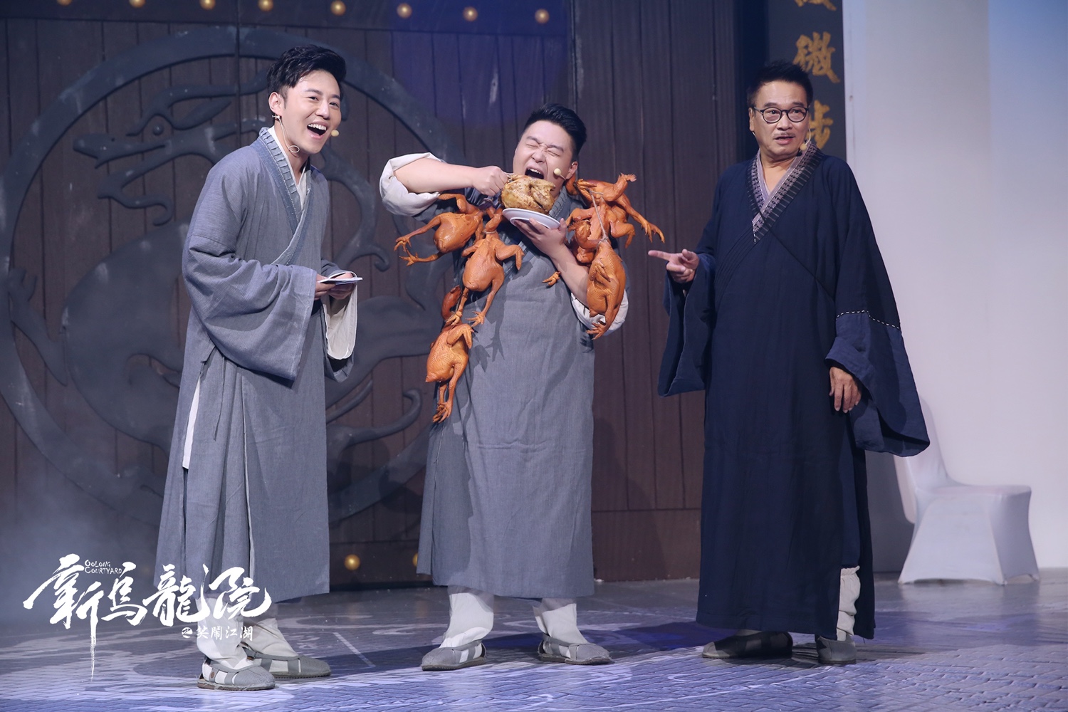 吴孟达郝劭文24年温情重聚乌龙之夜沉浸式发布会震撼上海滩