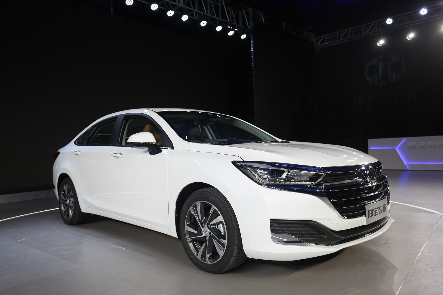 又一款"ai"新车,北汽绅宝智道正式下线,能火吗?