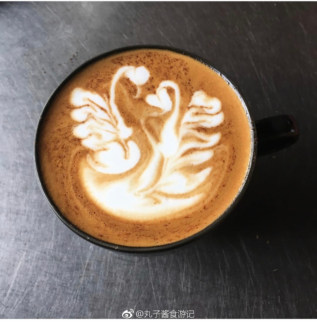 咖啡拉花,在原始的卡布奇诺或拿铁上做出叶子或其他图案的工艺|拉花|