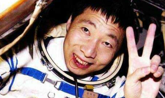 杨利伟回来之后,为何被授予少将军衔|杨利伟|军衔|少将_新浪新闻