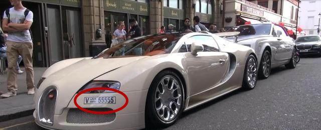 3000万布加迪威龙现街头, 一看车牌, 就连劳斯莱斯都不敢超车!