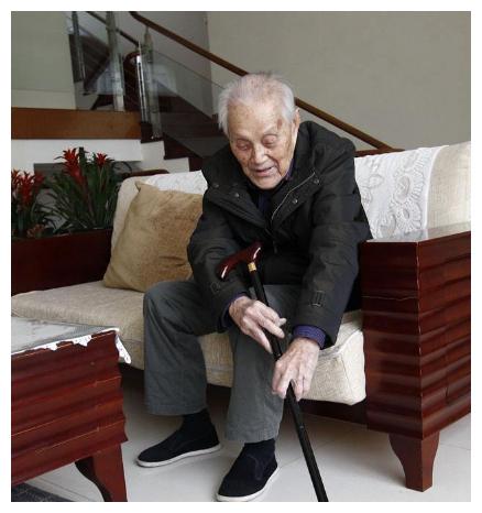 正军级干部开国大典却仅授大校如今105岁高龄仍精神矍铄