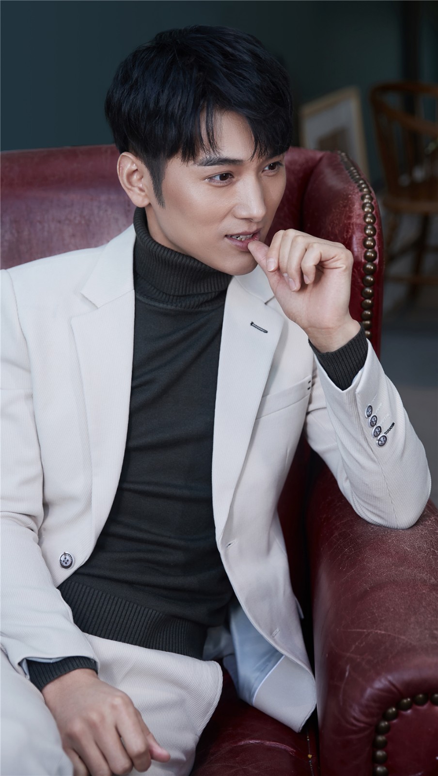 王文杰深秋化身花意少年 从容仿若午后暖阳