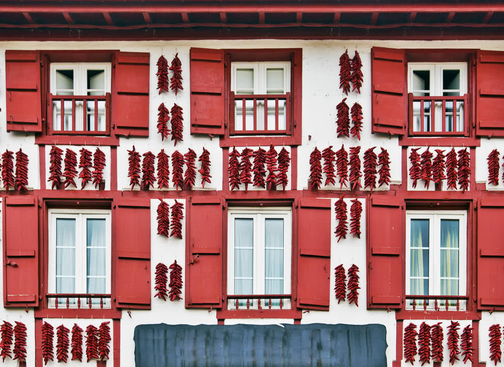 法国小镇无辣不欢,顿顿吃辣椒,房子上都挂满!真的不是四川人?