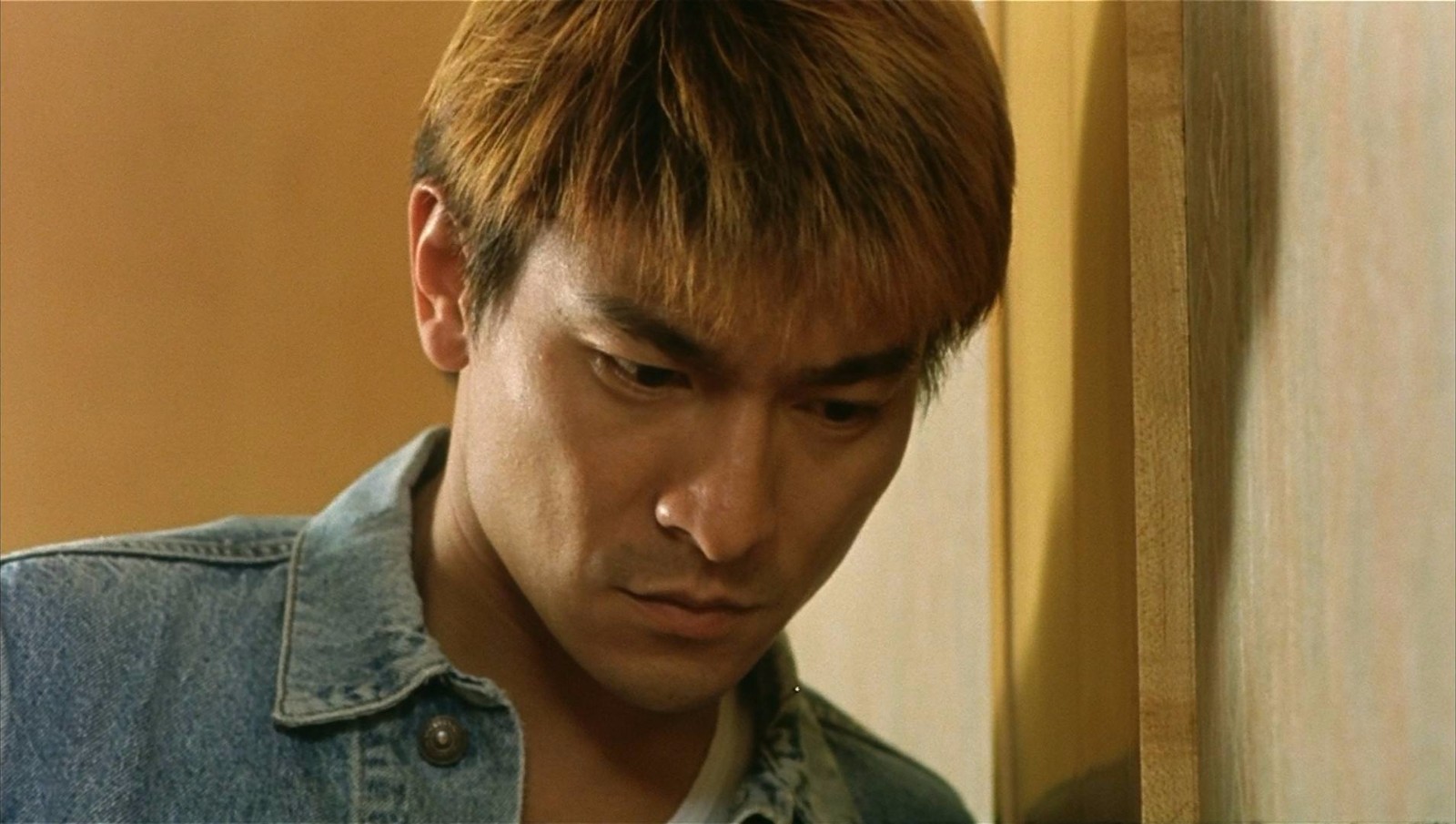 刘德华疑再次喜当爹朱丽倩挺肚现身与6岁女儿中环购物