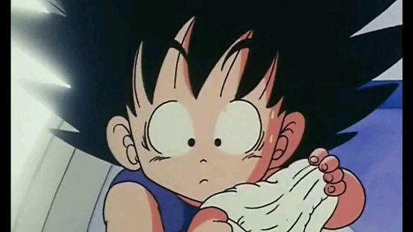 第二个就是那个很经典的地方,那就是悟空把布玛的内裤脱下,导致布玛一