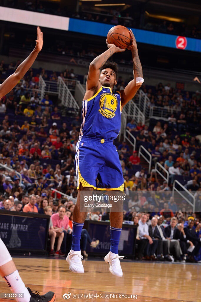 尼克杨本场比赛上场20分钟5分3板1助