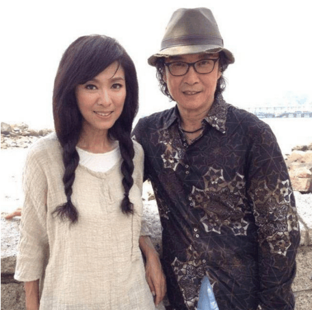 对于他的恋情更是人们关注的重点,在1992年刘松仁与飞机上空姐苏嘉燕