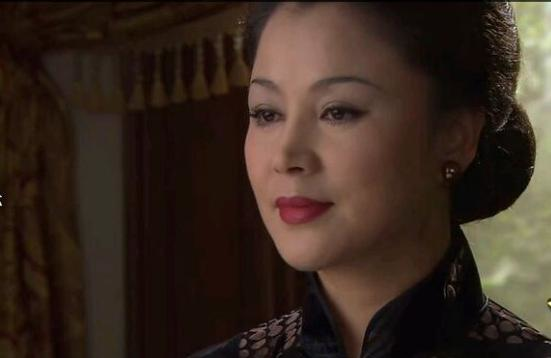 毕业即裸婚,经历婚姻失败后31岁凭一角爆红,如今成励志单亲妈妈