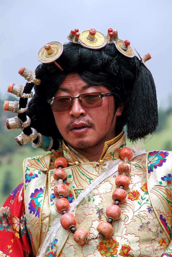 有这麼一首歌赞美康巴汉子,"血管裏响著马蹄的声音|汉子|马蹄|康巴