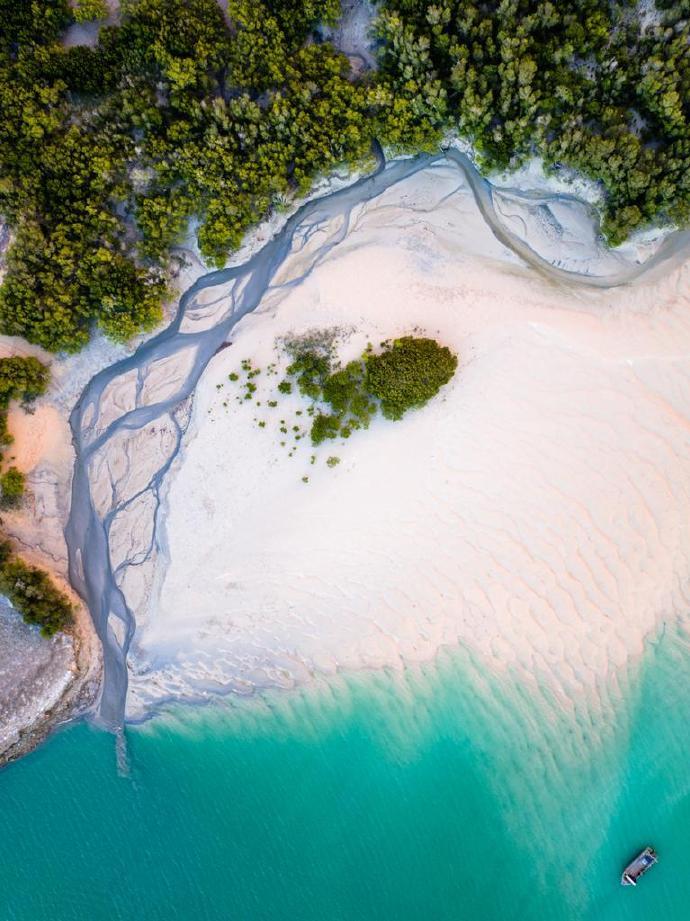 以上帝视角俯瞰拍摄西澳大利亚的海滩美景