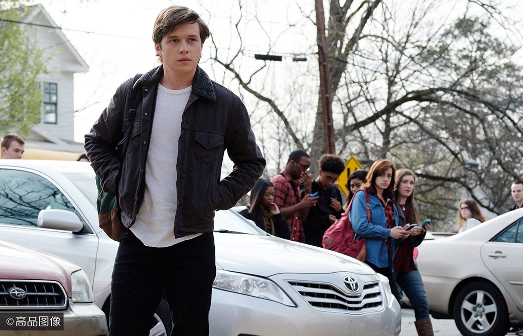 电影《爱你,西蒙》剧照,尼克·罗宾森饰演西蒙.图片来源:高品图像