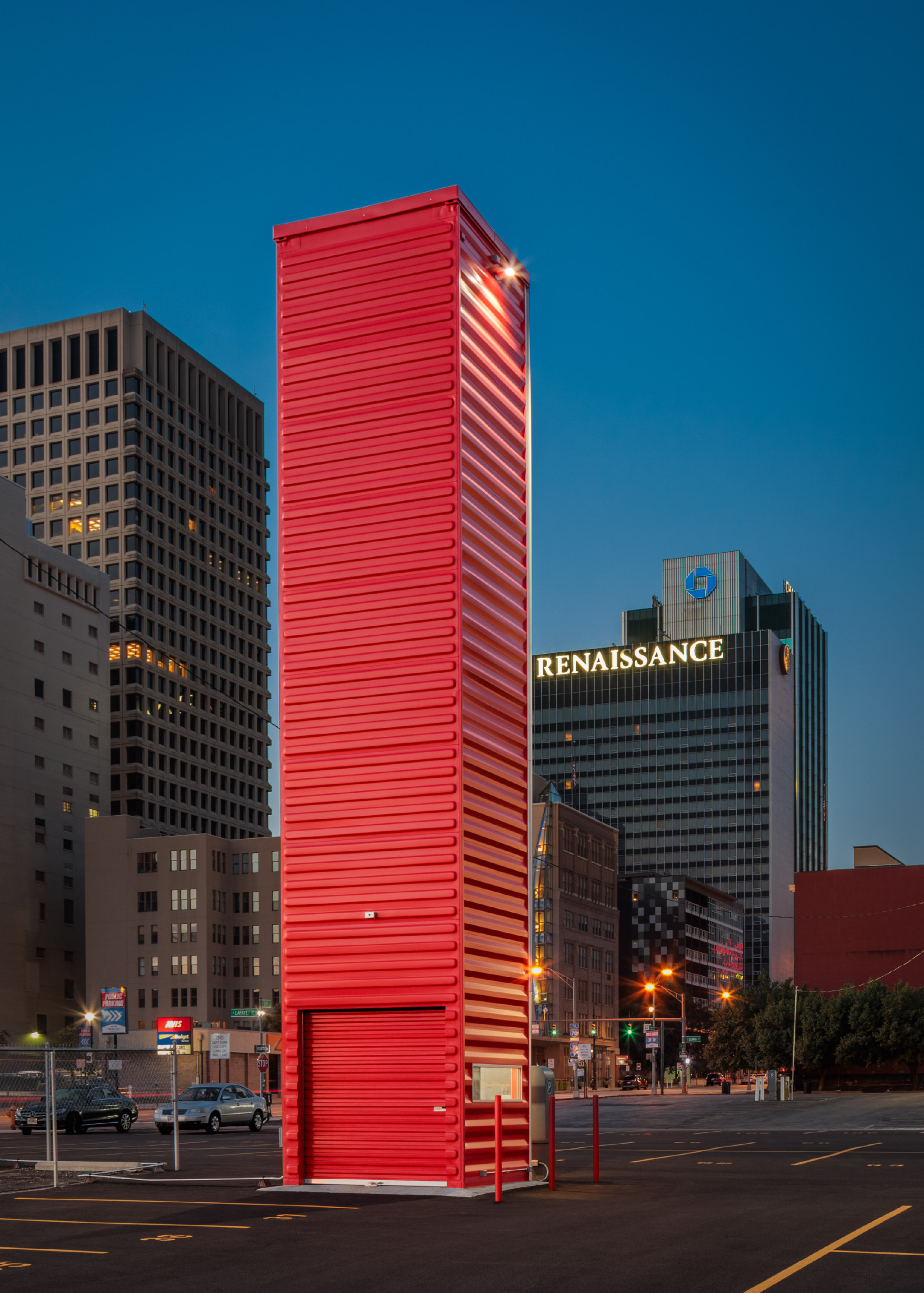 红塔这座位于俄亥俄州的红色建筑由当地的乔纳森·巴恩斯建筑公司