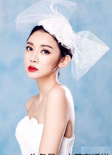 出演林心如,霍建华主演的《倾世皇妃》,剧中饰演刁钻泼辣的杜莞.