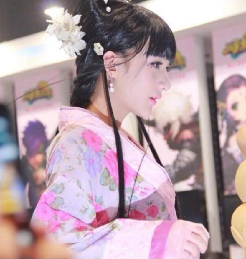 cosplay:女装大佬「卢卓」cos的嫦娥装,美哭了!