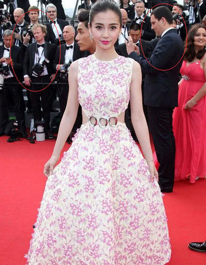 不胜数,穿过的礼服也乱花迷人眼,可她始终没有在红毯秀上有多大的作为