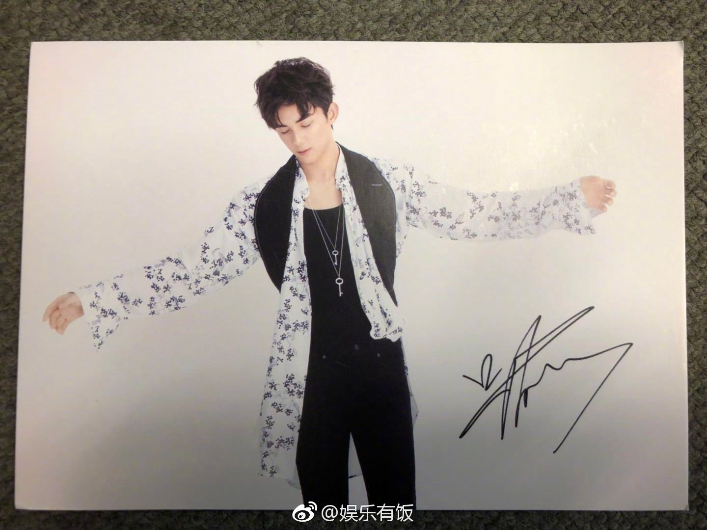 吴磊 童年旧照|吴磊|签名|弟弟_新浪新闻