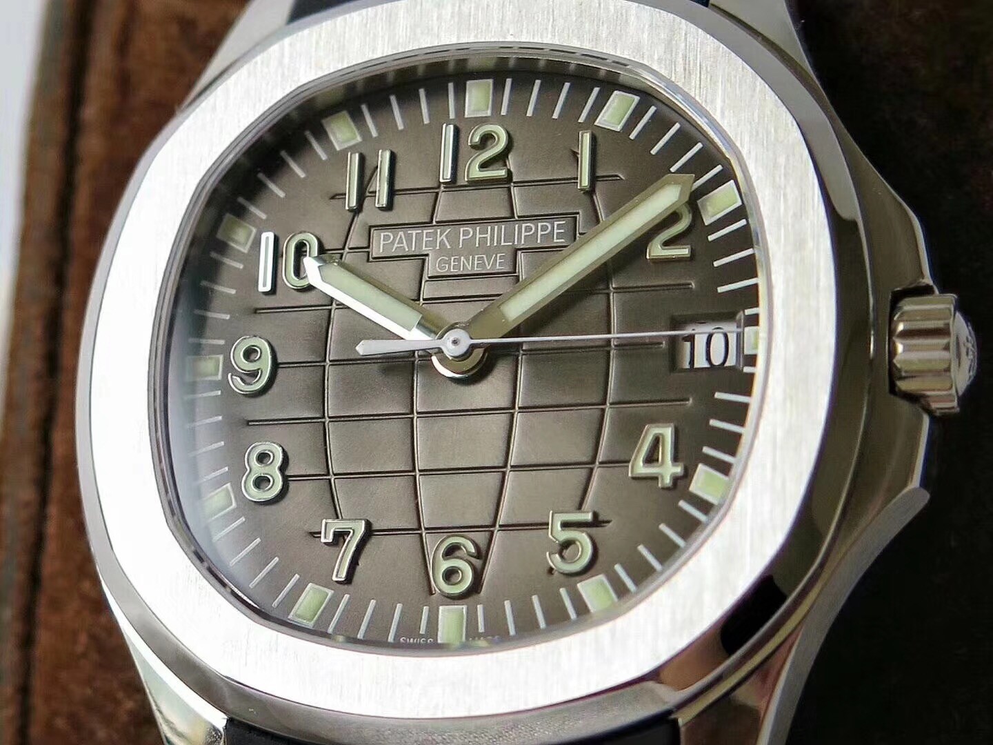 zf百达翡丽pp手雷系列就像是换了个表带的鹦鹉螺