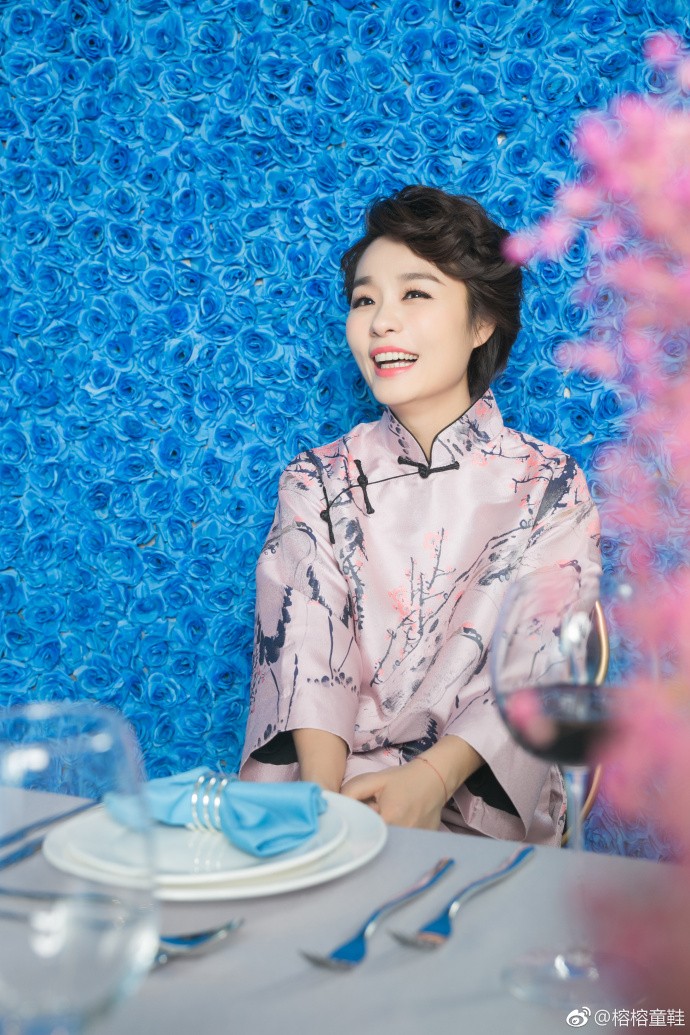 《爱情公寓》中的丽萨榕,现实生活中竟然这么 爱情公寓lisa榕现身