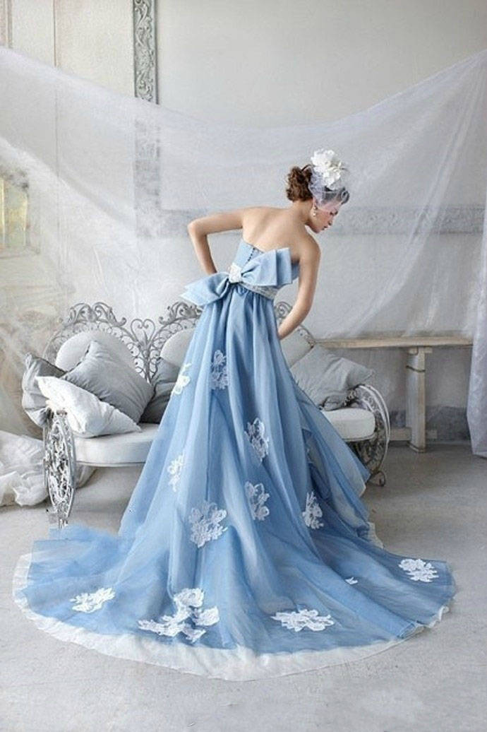 蓝色的婚纱天空与海洋的颜色