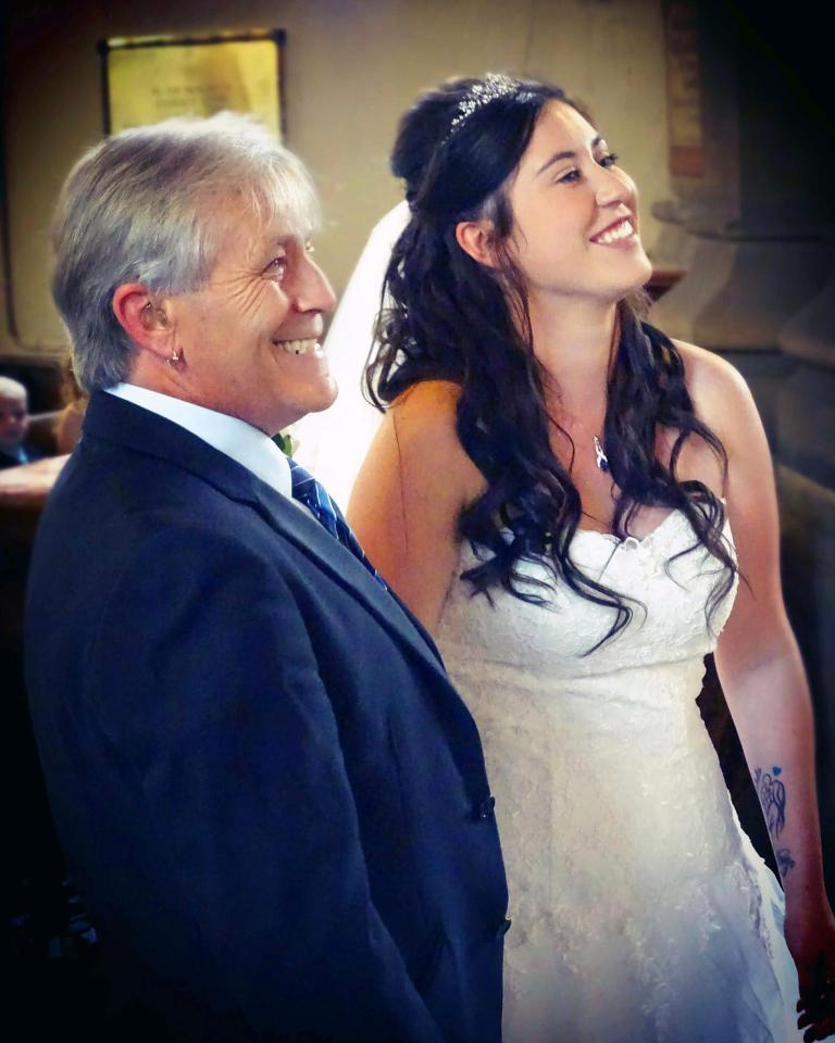 18岁女孩倒追57岁大爷, 声称要给他生两个孩子