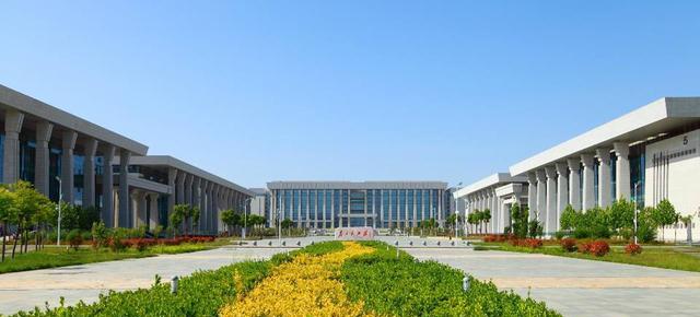 南阳市人民政府 关于实施机动车单双号限行的紧急通告