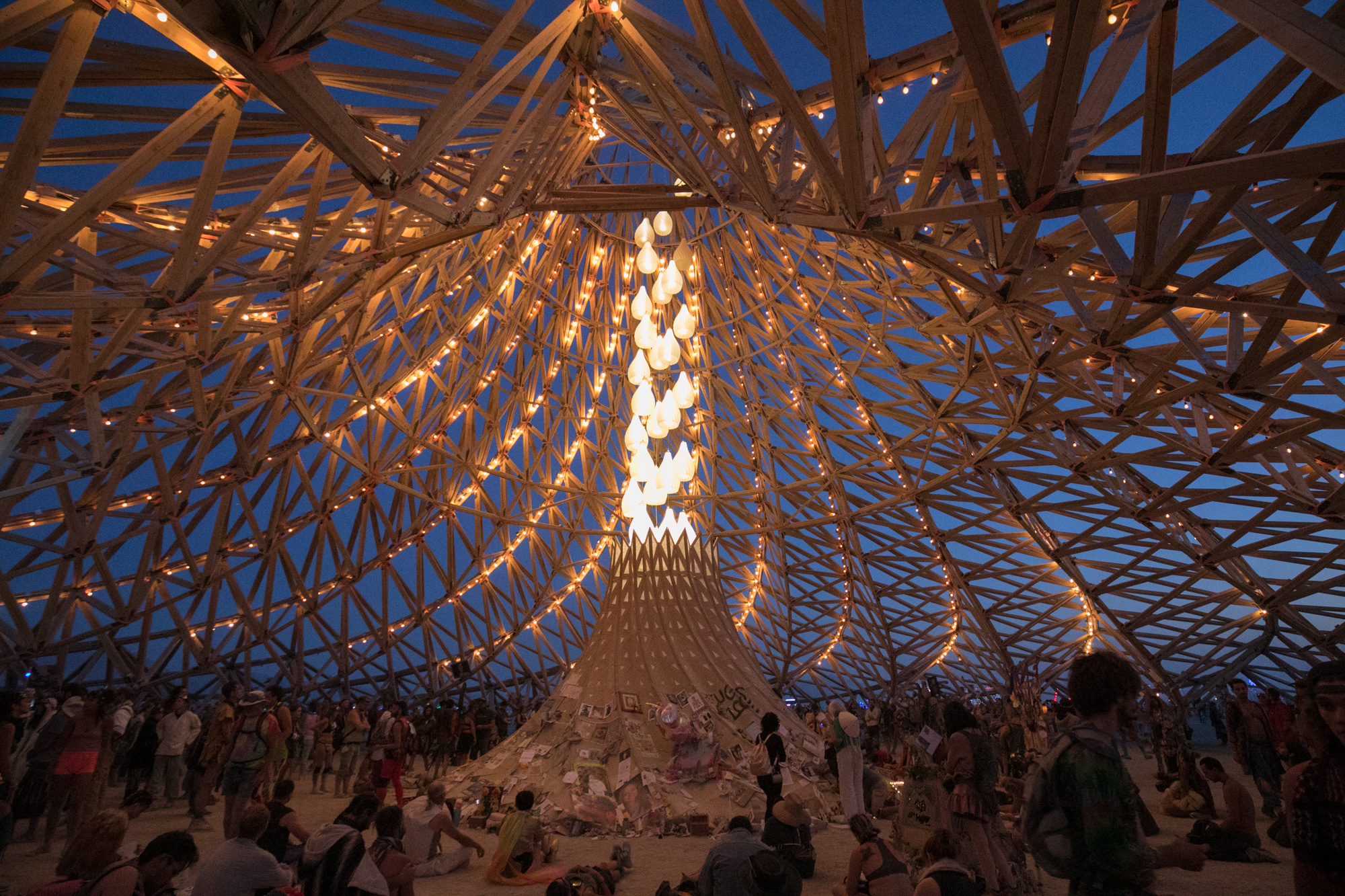 美国沙漠里的火人节Burning Man,演绎着一种乌托邦的纯粹
