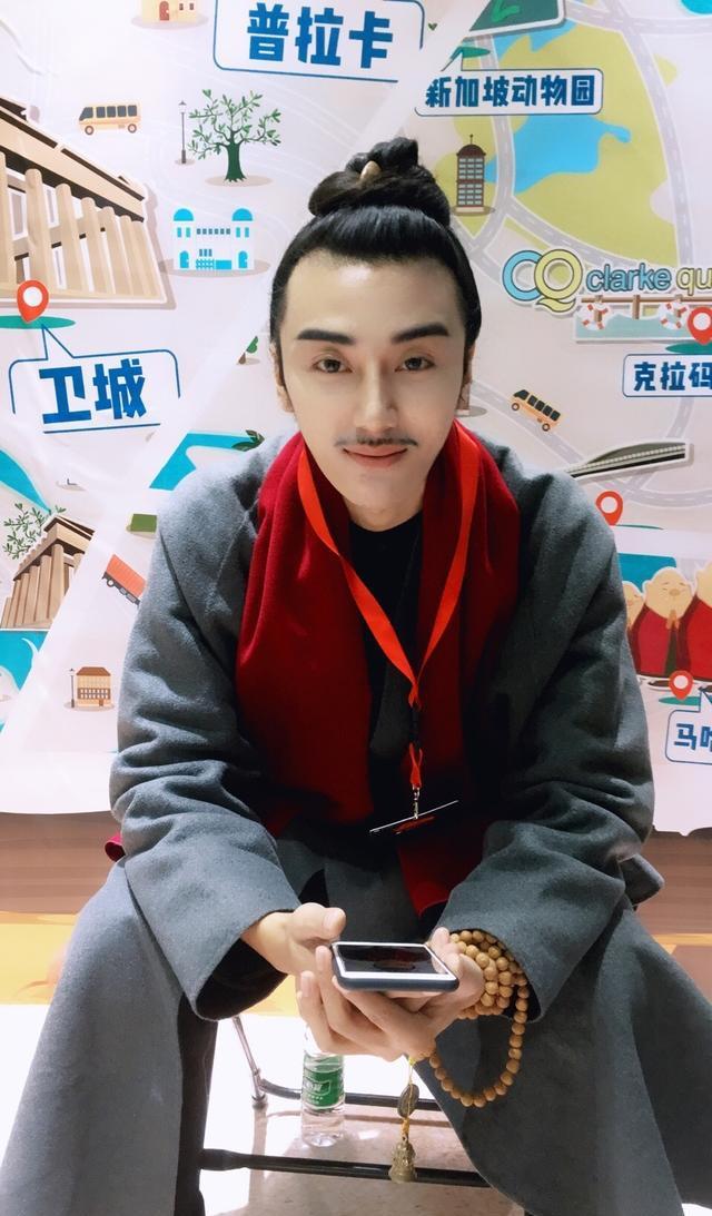 青云宫,三名90后男生在山上一个小庙里修道,其中一名道长马崇道颜值