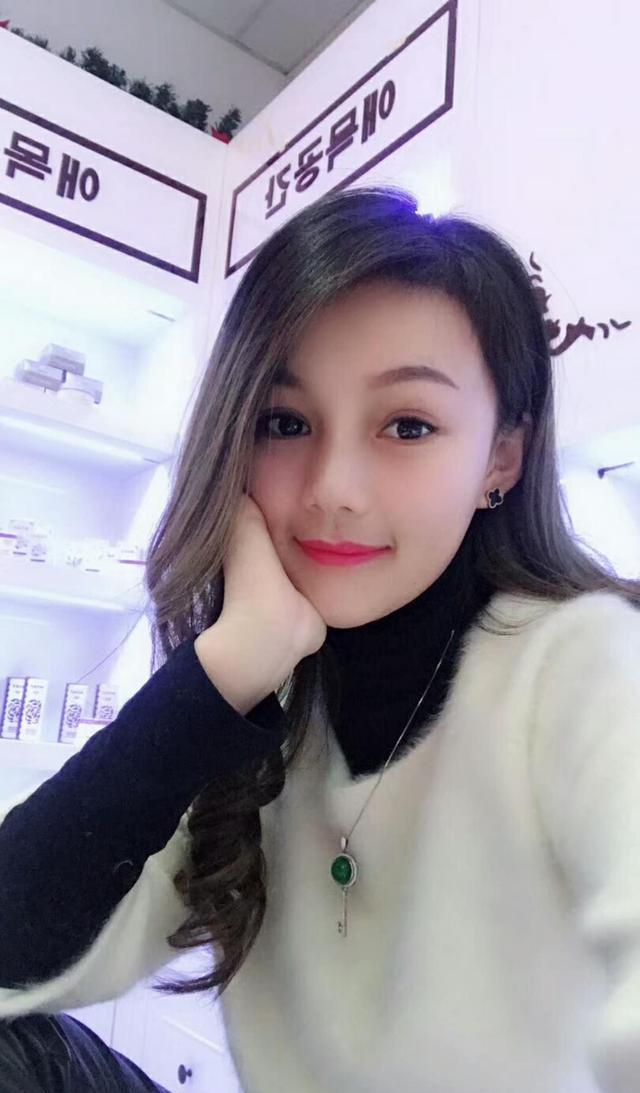 我是个工作狂啊.我和闺蜜的生活照.亲爱的,我们一起加油,开心快乐.