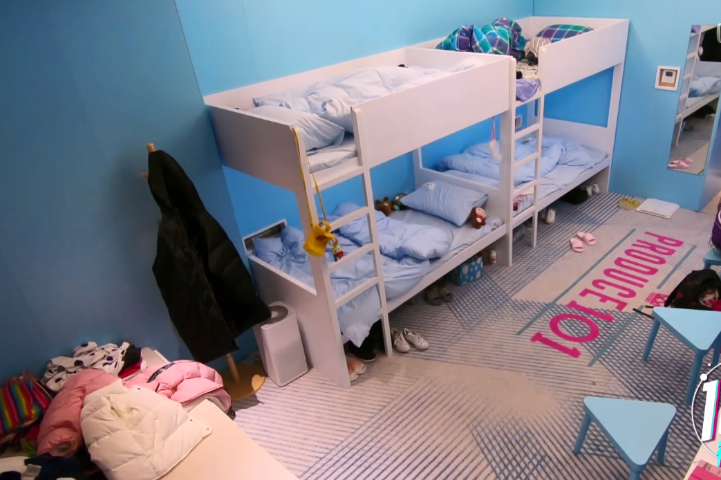 《创造101》小姐姐们外表光鲜亮丽, 没想到她们的宿舍这么乱!