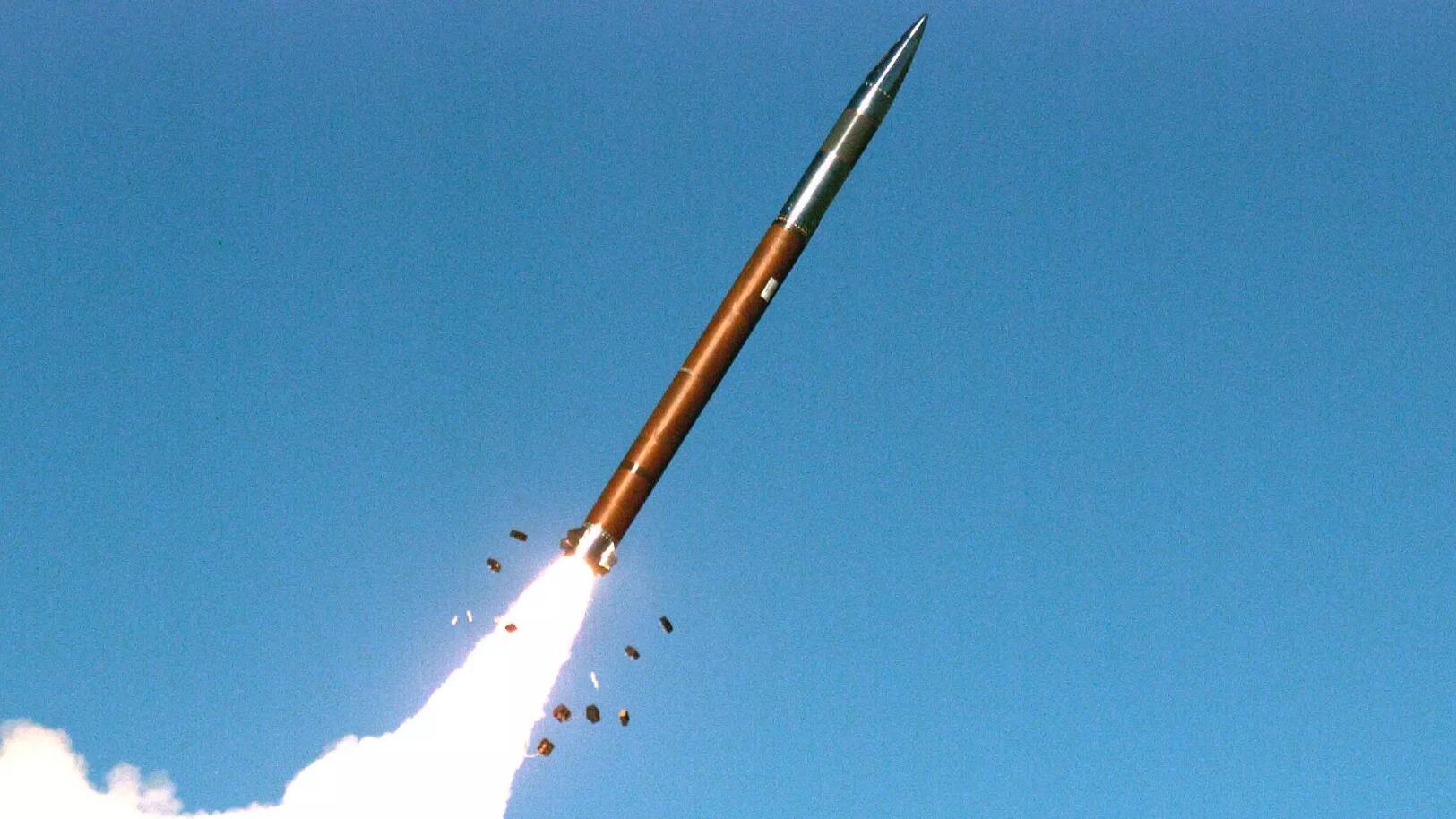 美军测试新制导火箭弹射程提高近一倍