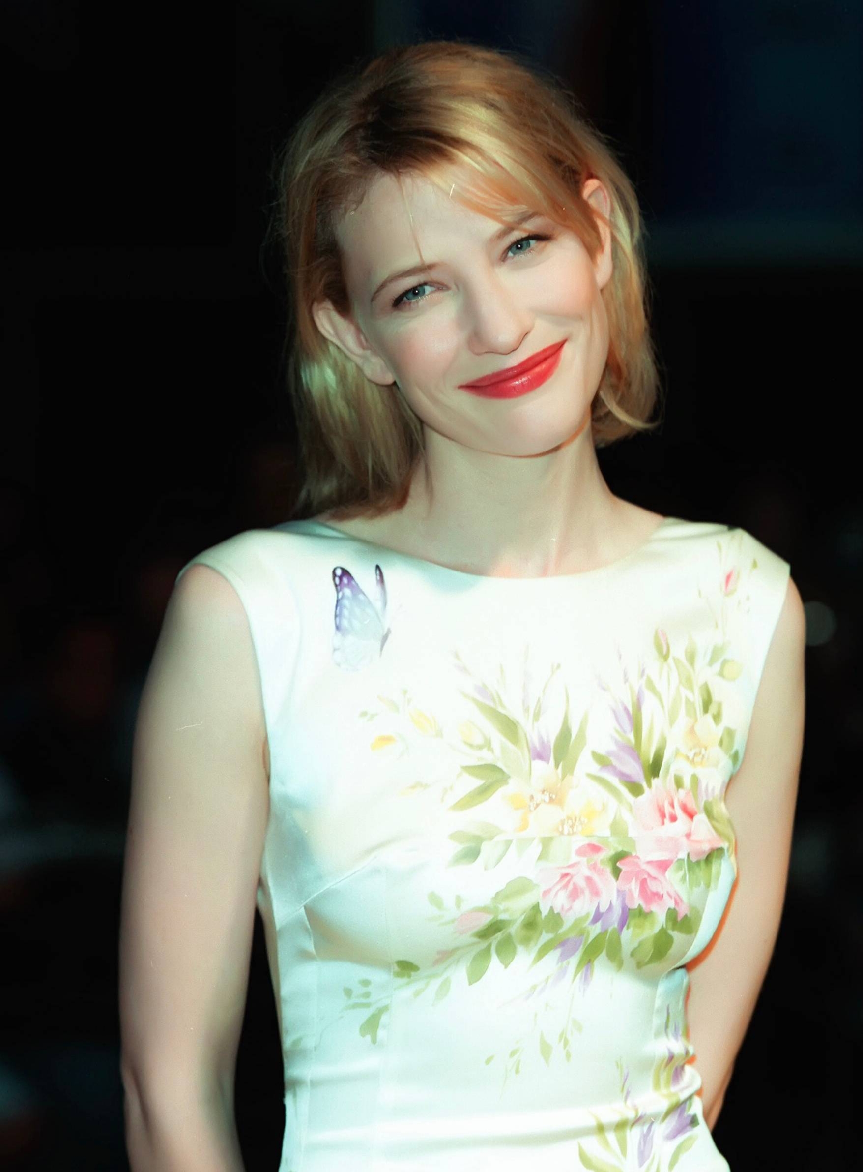 当年的凯特·布兰切特也是非常的美啊!摄于1998年威尼斯电影节