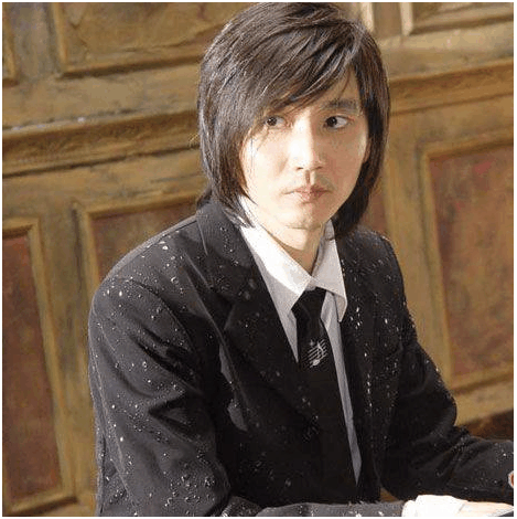 他让高圆圆倒追,与徐静蕾暧昧,和瞿颖相恋10年,如今仍孑然一身