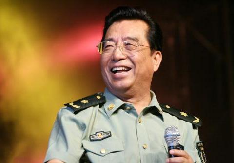 年近80的李双江登台卖力献唱,如今出场费还没有大衣哥高|李双江|李天一|大衣哥_新浪新闻