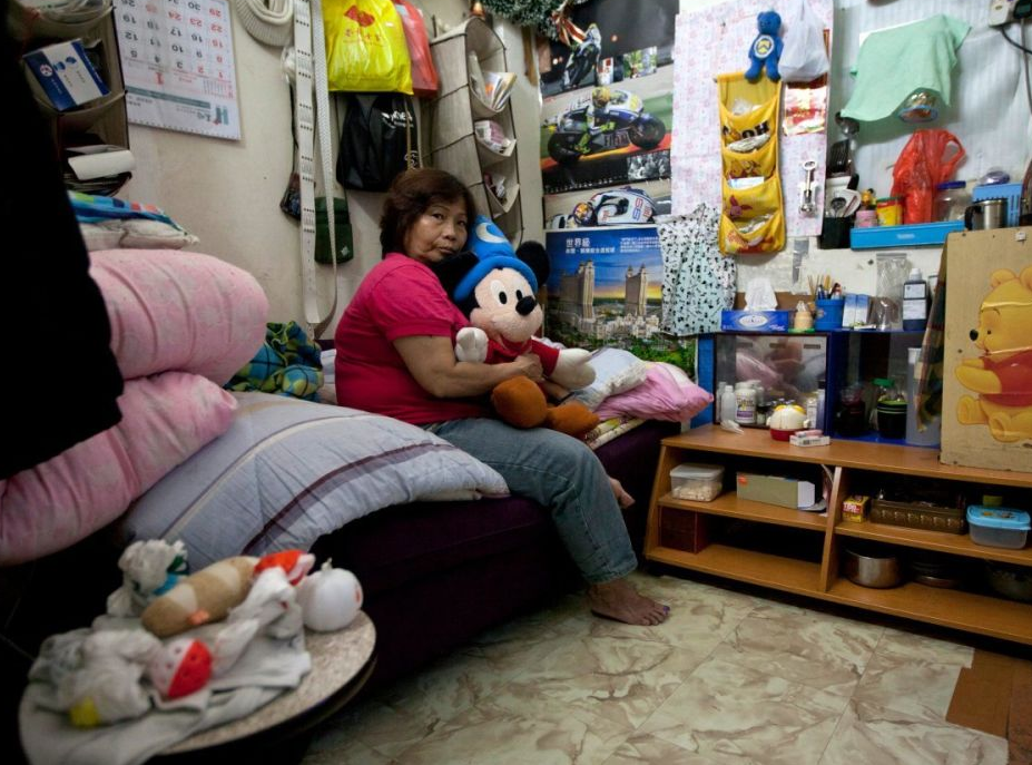 香港约有7%的土地被划作住房用地,但其中大部分用于富裕家庭.