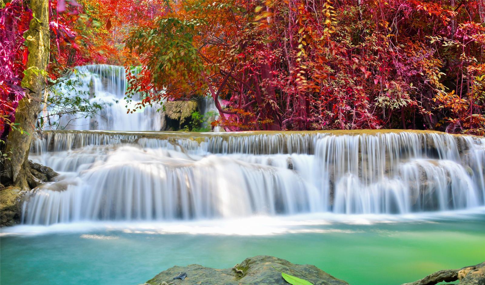 世界上最新奇的两个大瀑布,一个在"水下",一个会"冻住"