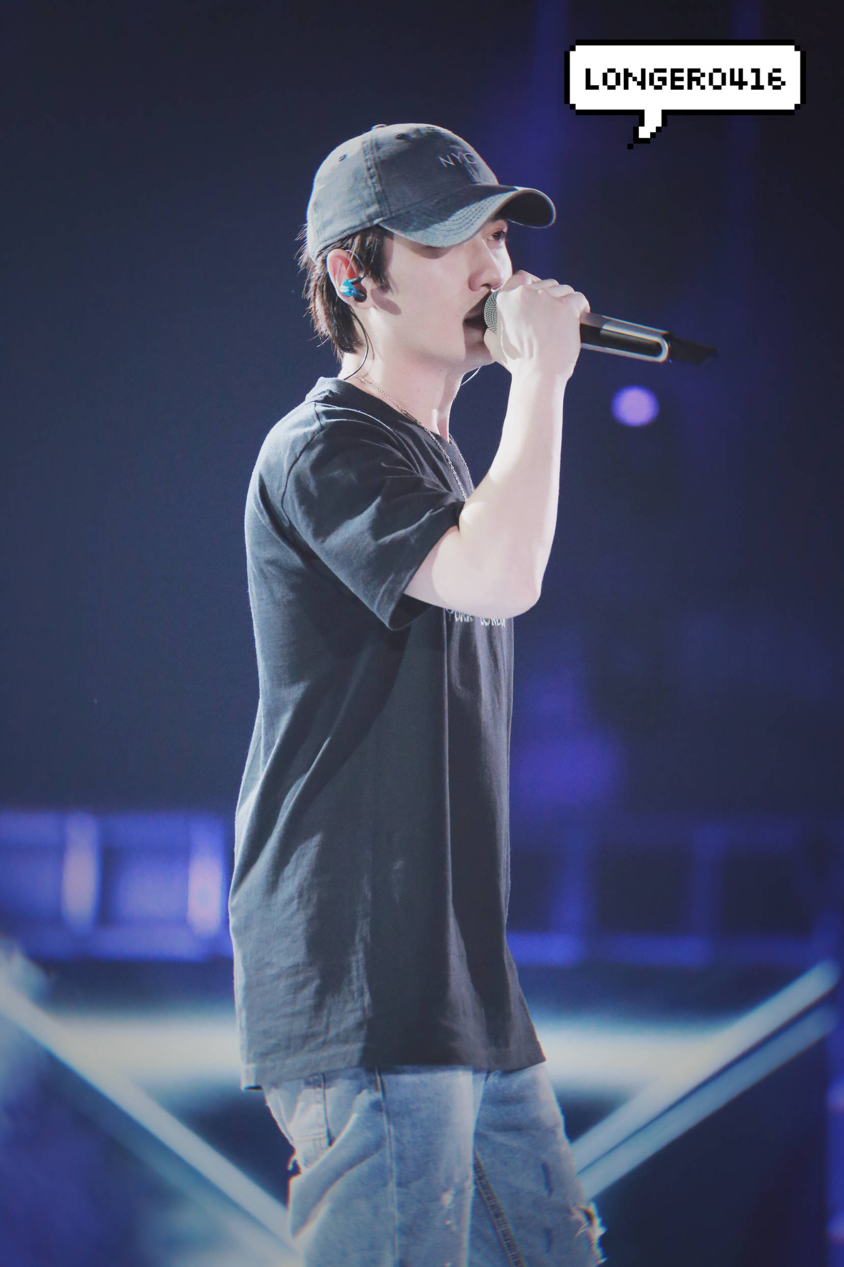 朱一龙彩排,迷人的身影深情的演唱