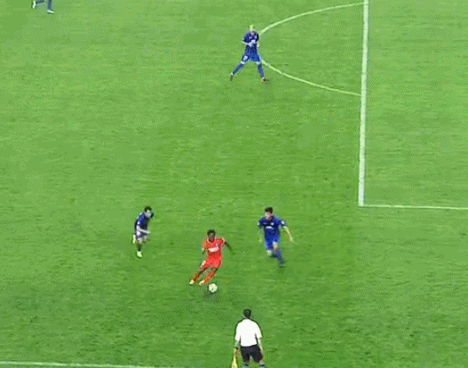 重庆小摩托开挂!强吃苏宁国脚后卫 球迷:国足快归化他!