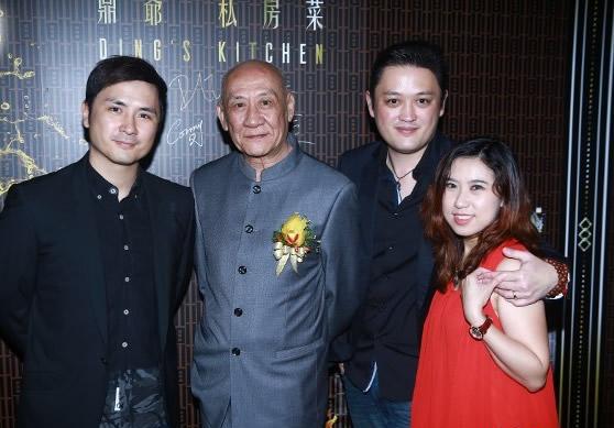 餐馆日前举行开幕仪式,获不少好友撑场,李家鼎儿子李泳汉与前妻以及
